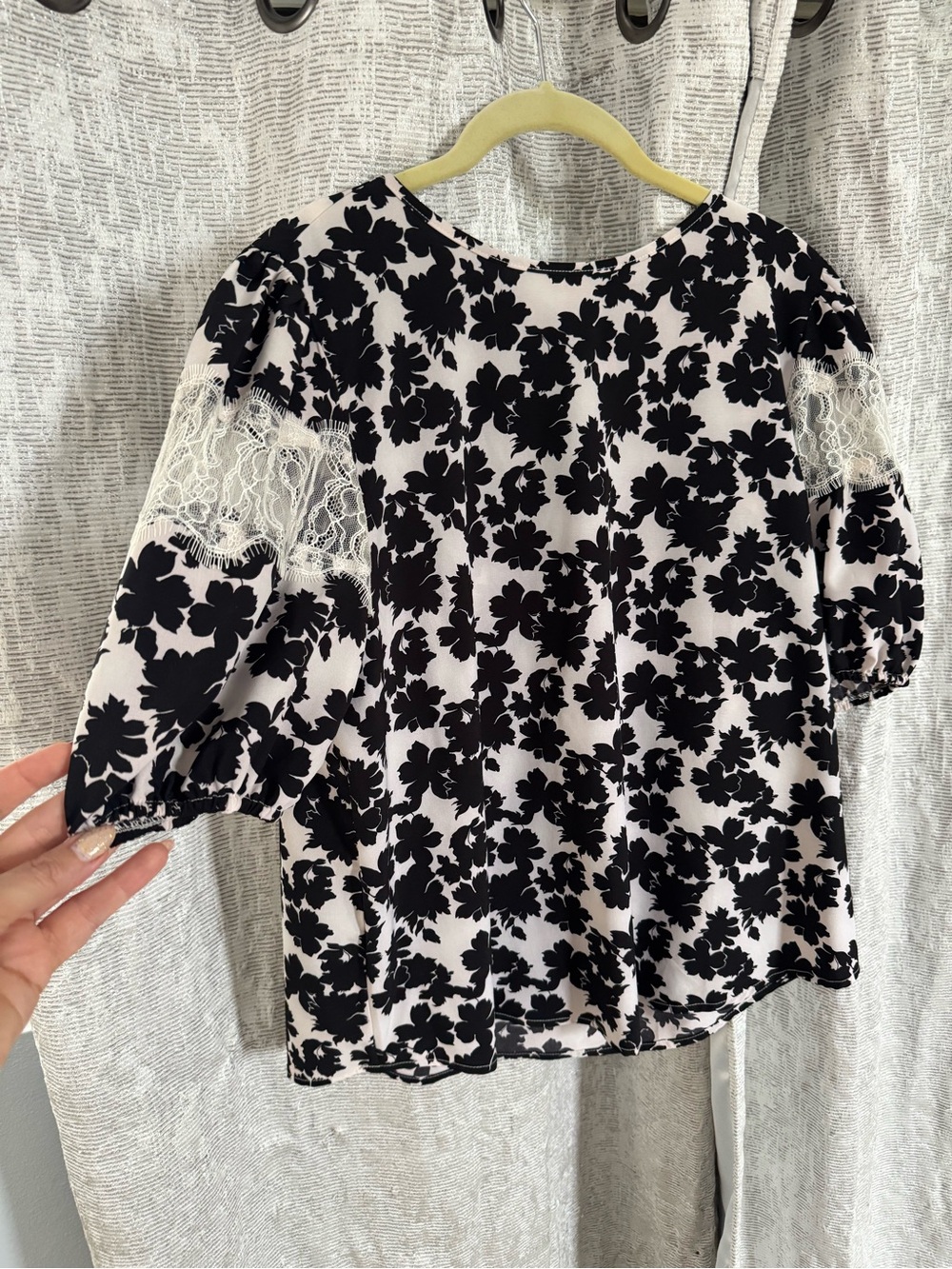Women’s Black Floral Lace-Trim Blouse